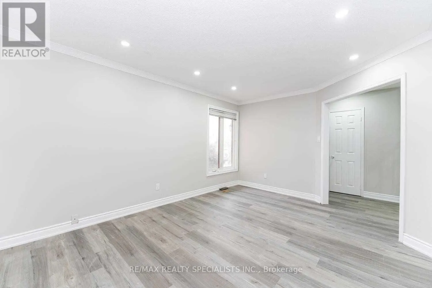 UPPER - 10 SANDMERE AVENUE