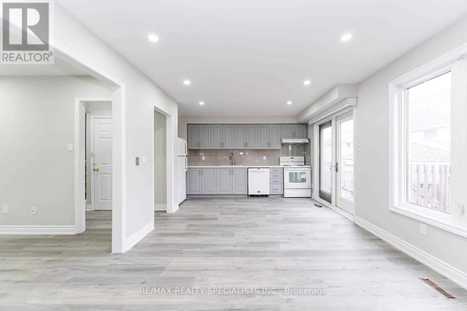 UPPER - 10 SANDMERE AVENUE