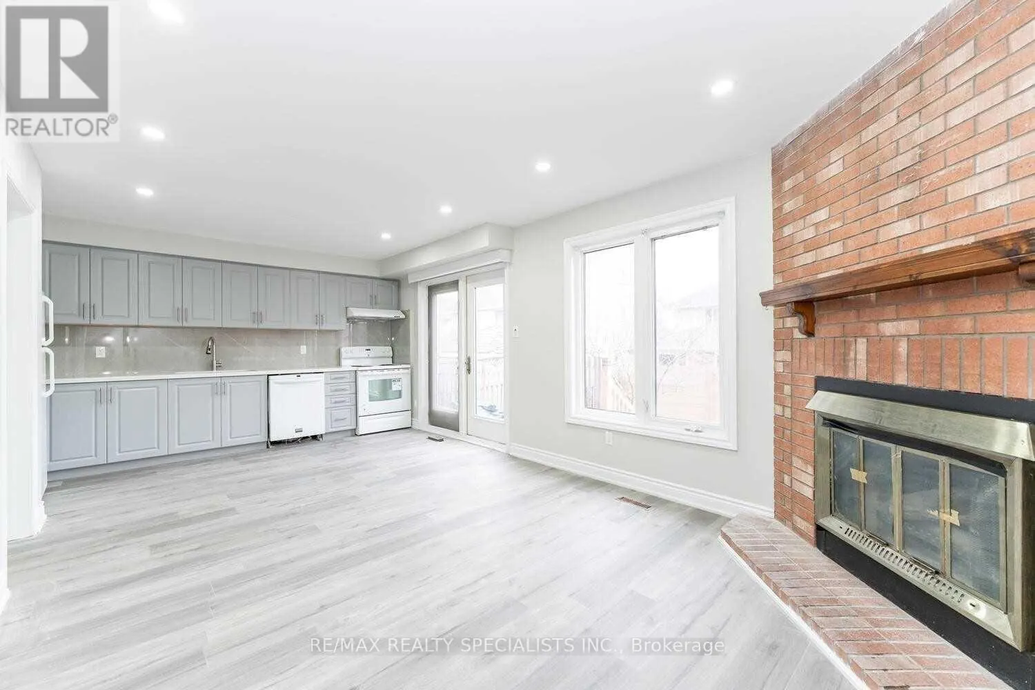UPPER - 10 SANDMERE AVENUE