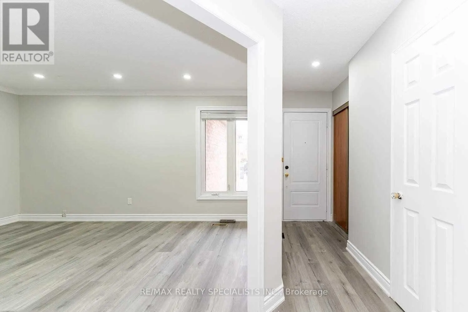 UPPER - 10 SANDMERE AVENUE