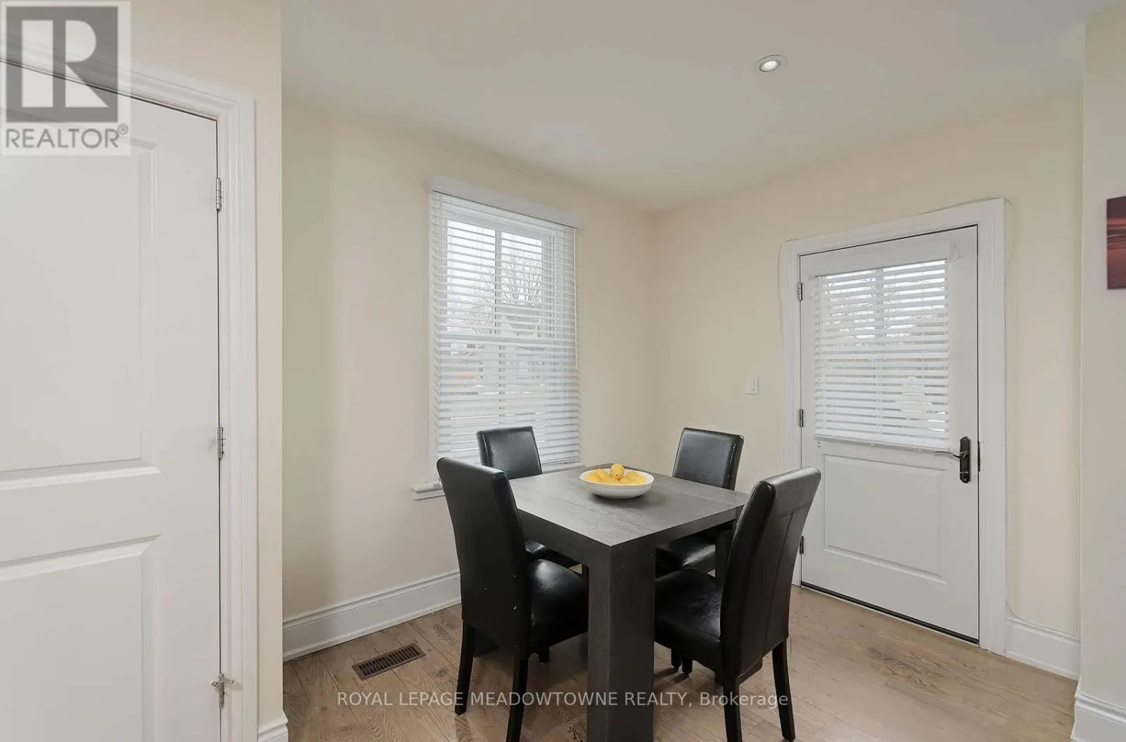 A - 307A QUEEN STREET S