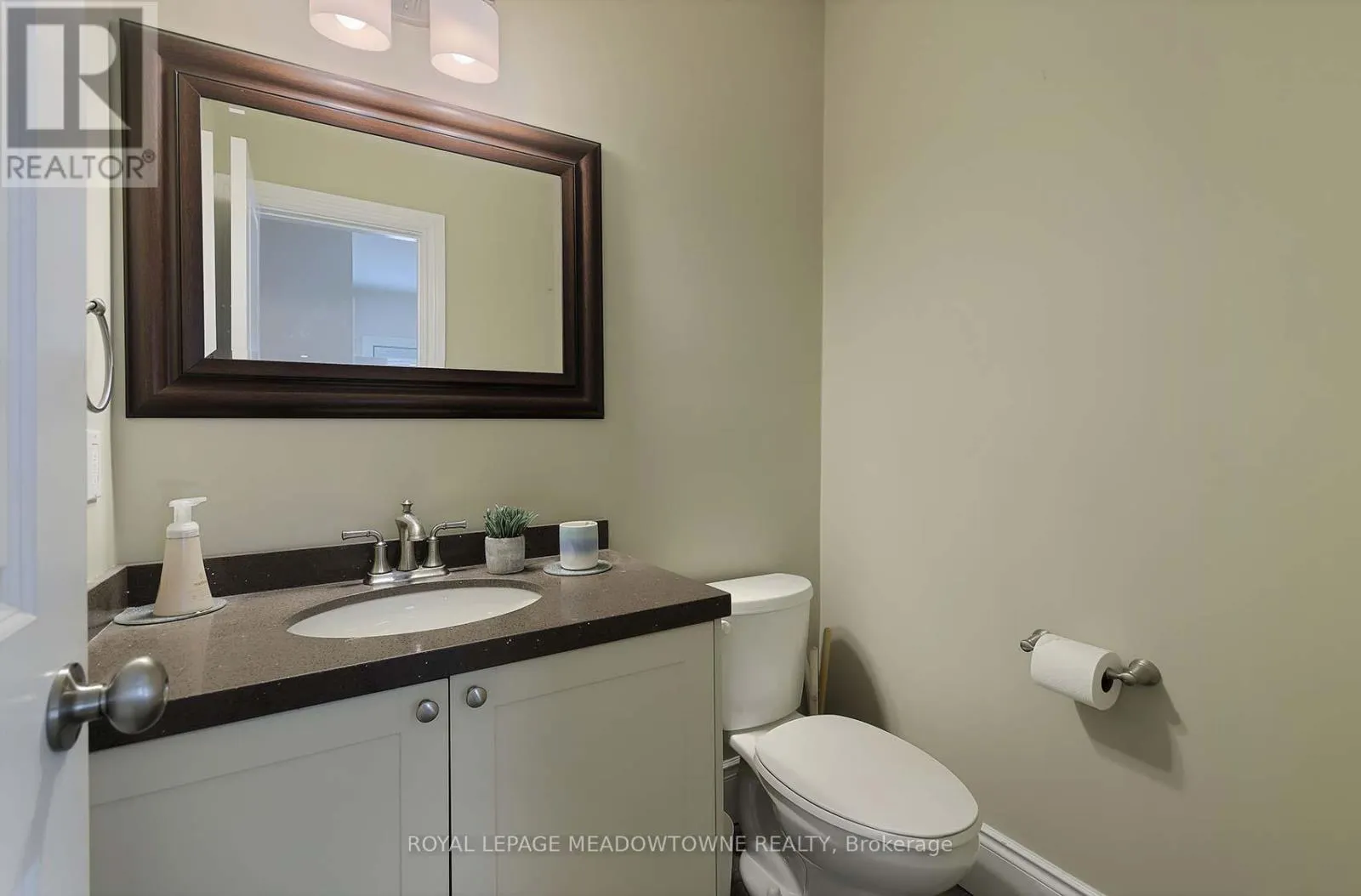 A - 307A QUEEN STREET S