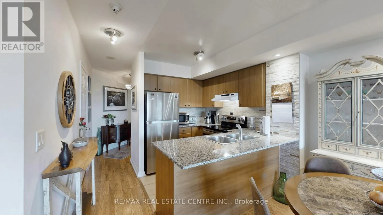 505 - 220 FORUM DRIVE