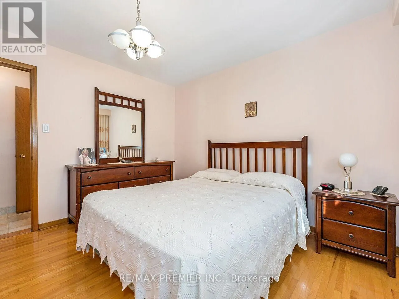 33 CLAIR ROAD