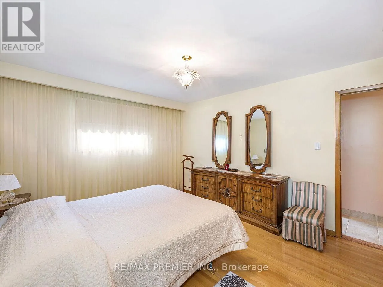 33 CLAIR ROAD