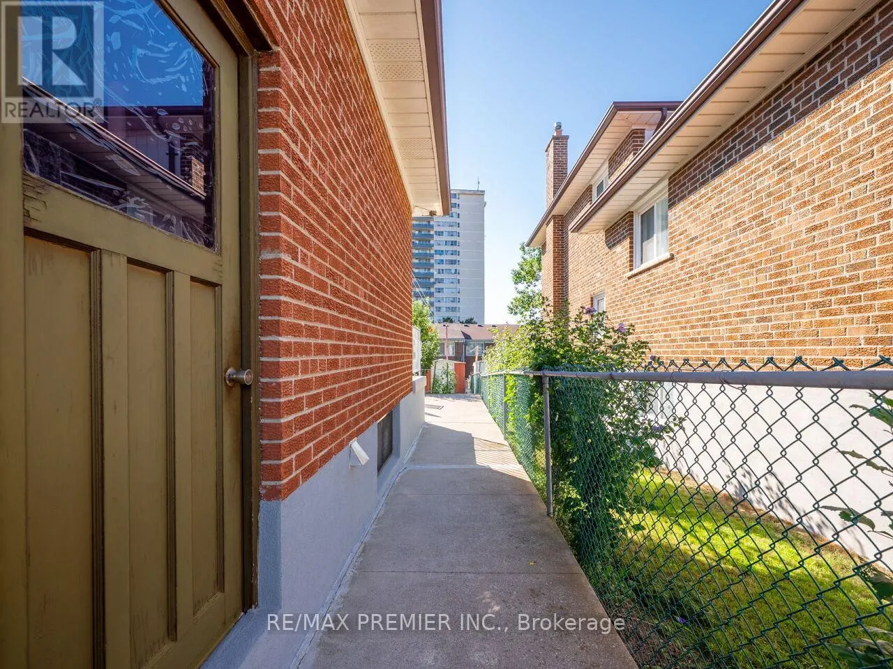 33 CLAIR ROAD