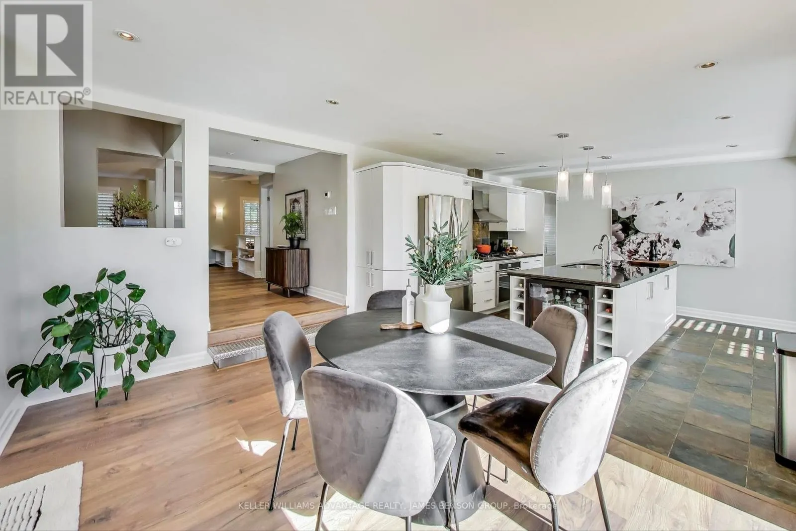1188 MINEOLA GARDENS