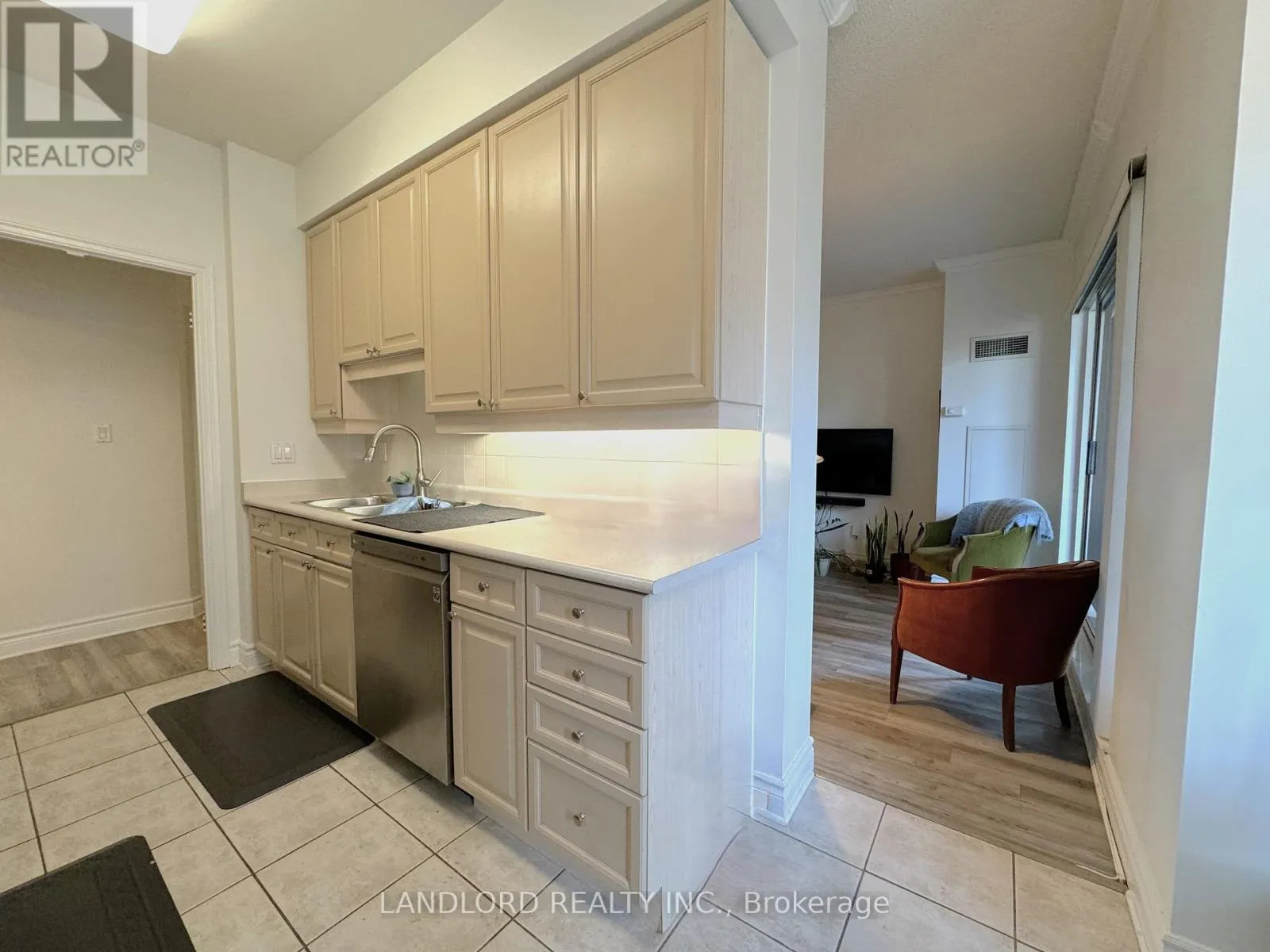 402 - 1 LOMOND DRIVE