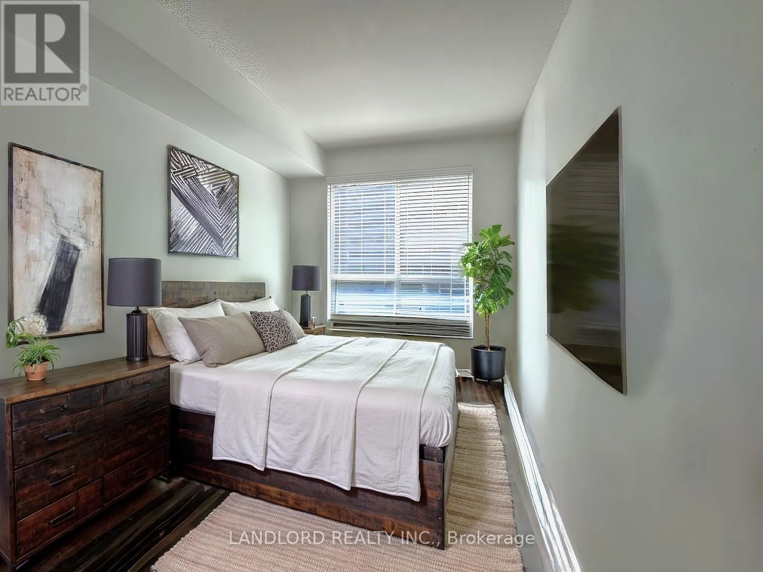 402 - 1 LOMOND DRIVE