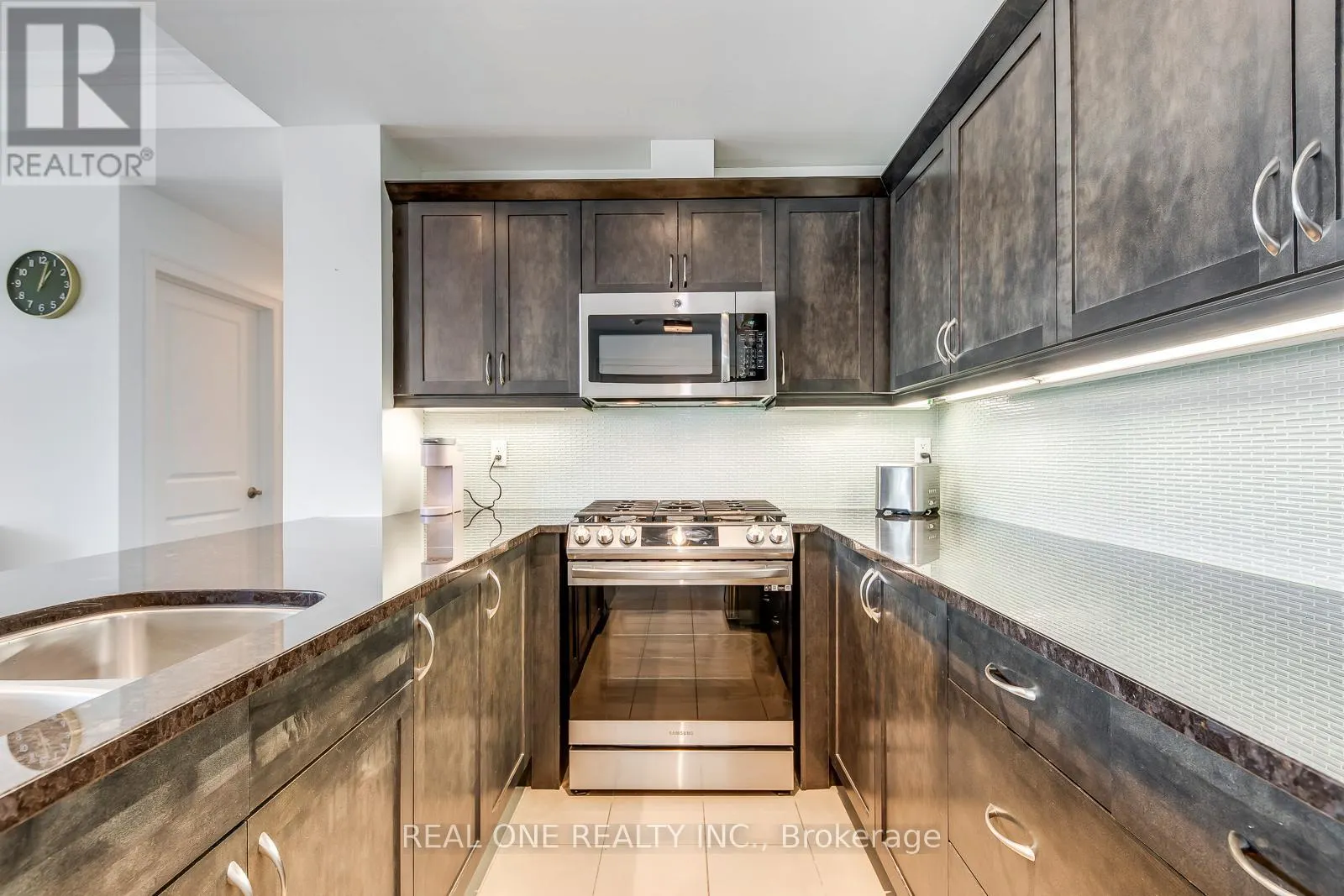 1205 - 360 PEARL STREET