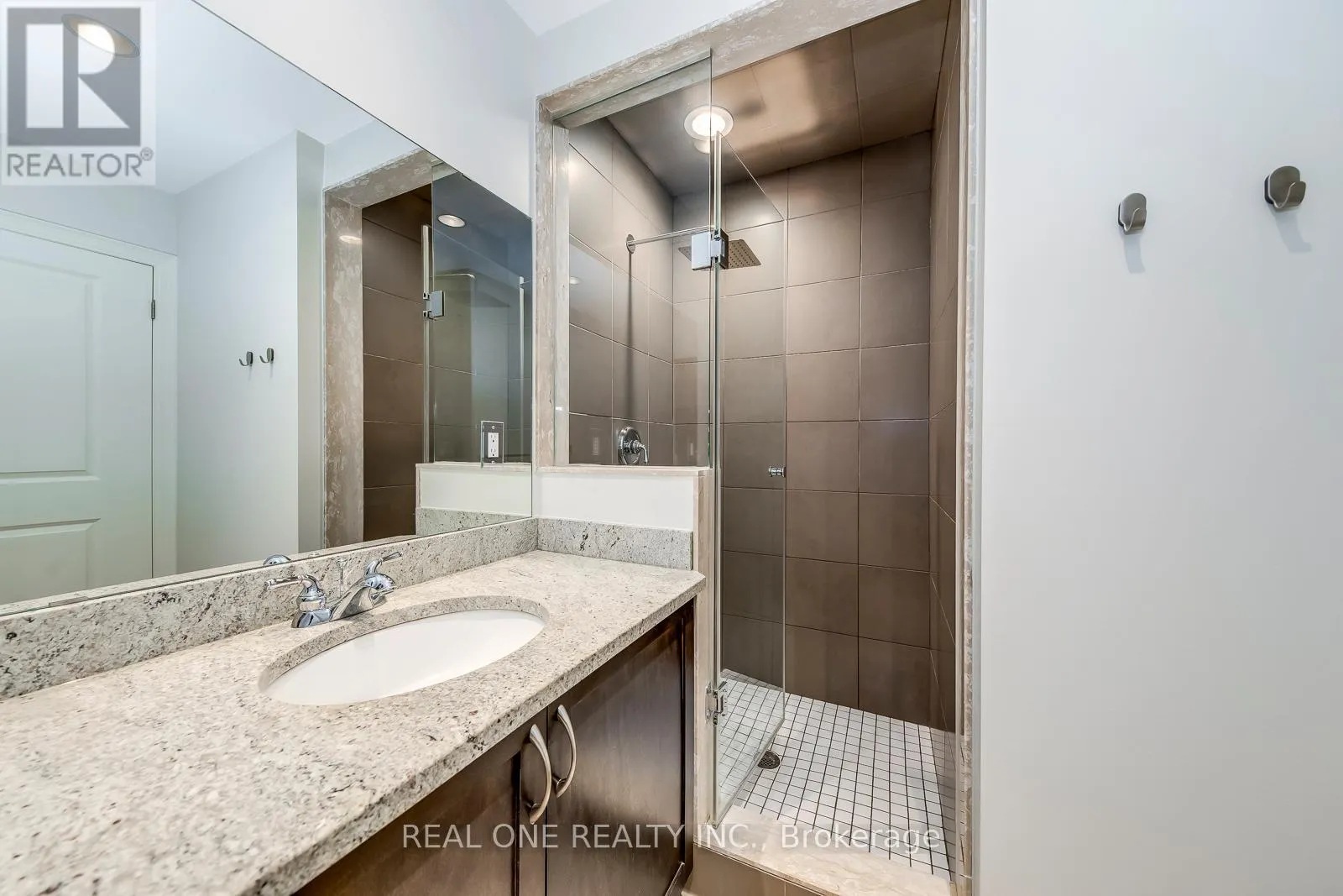 1205 - 360 PEARL STREET
