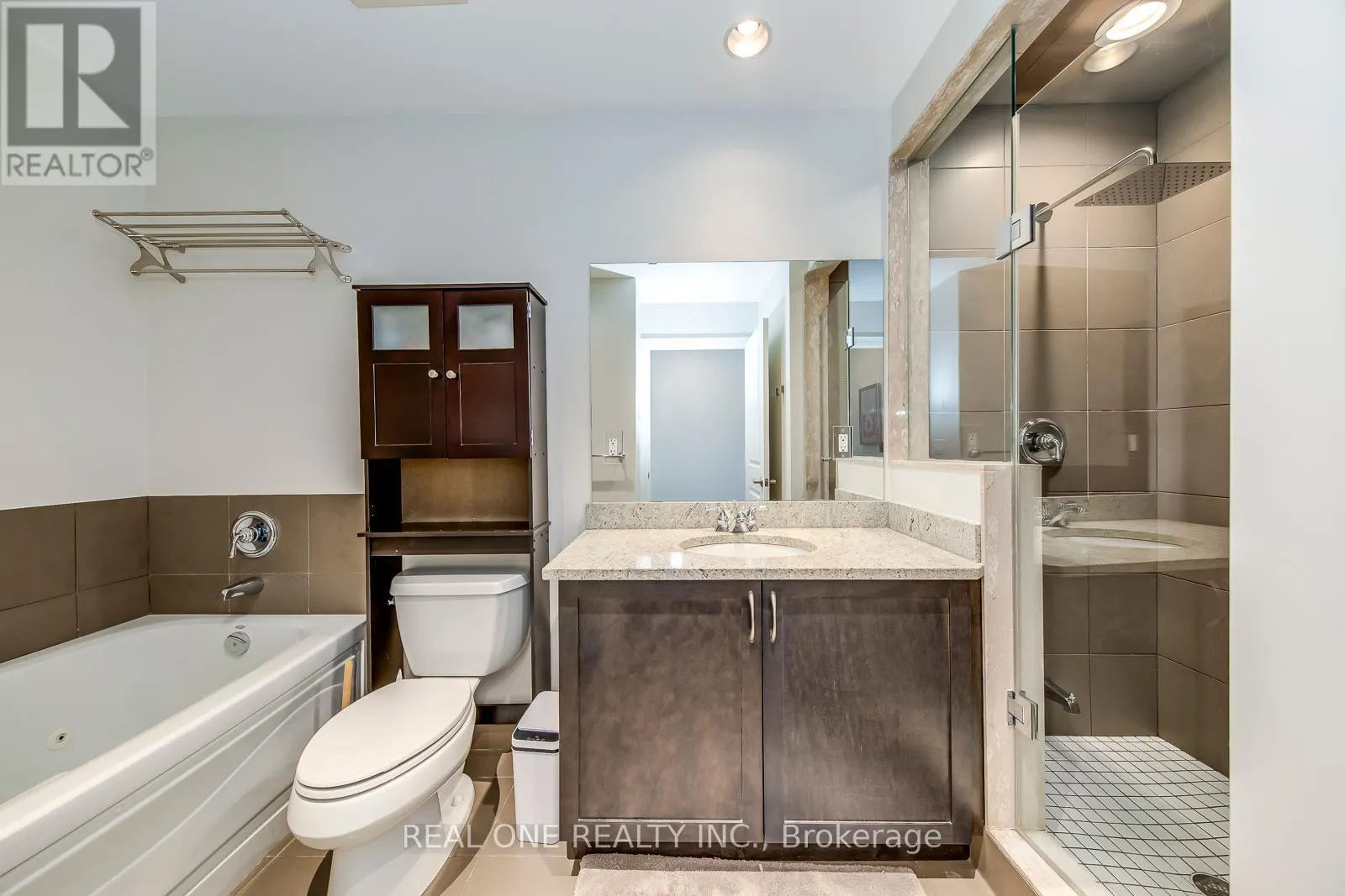 1205 - 360 PEARL STREET