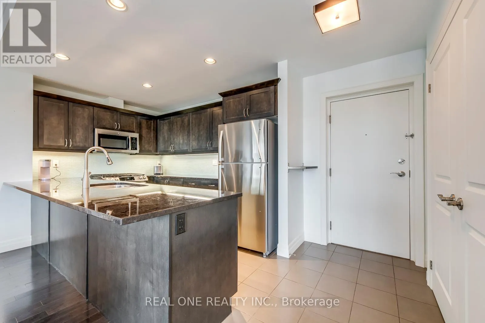 1205 - 360 PEARL STREET