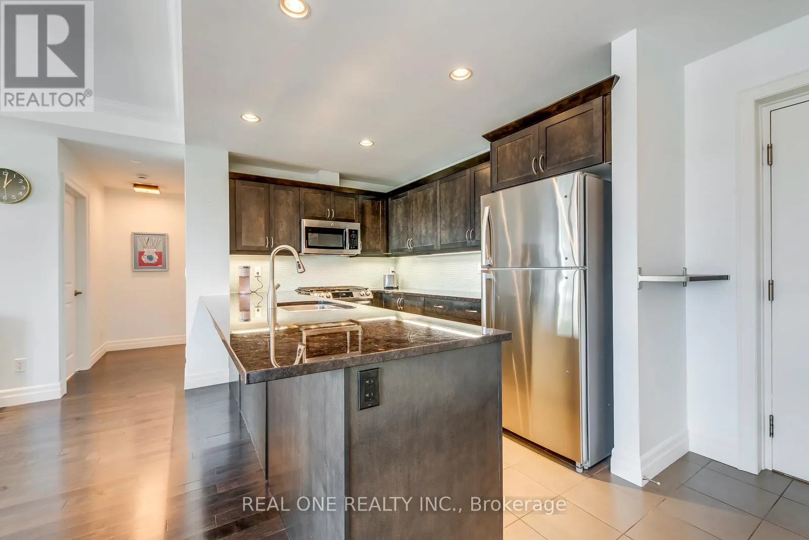 1205 - 360 PEARL STREET