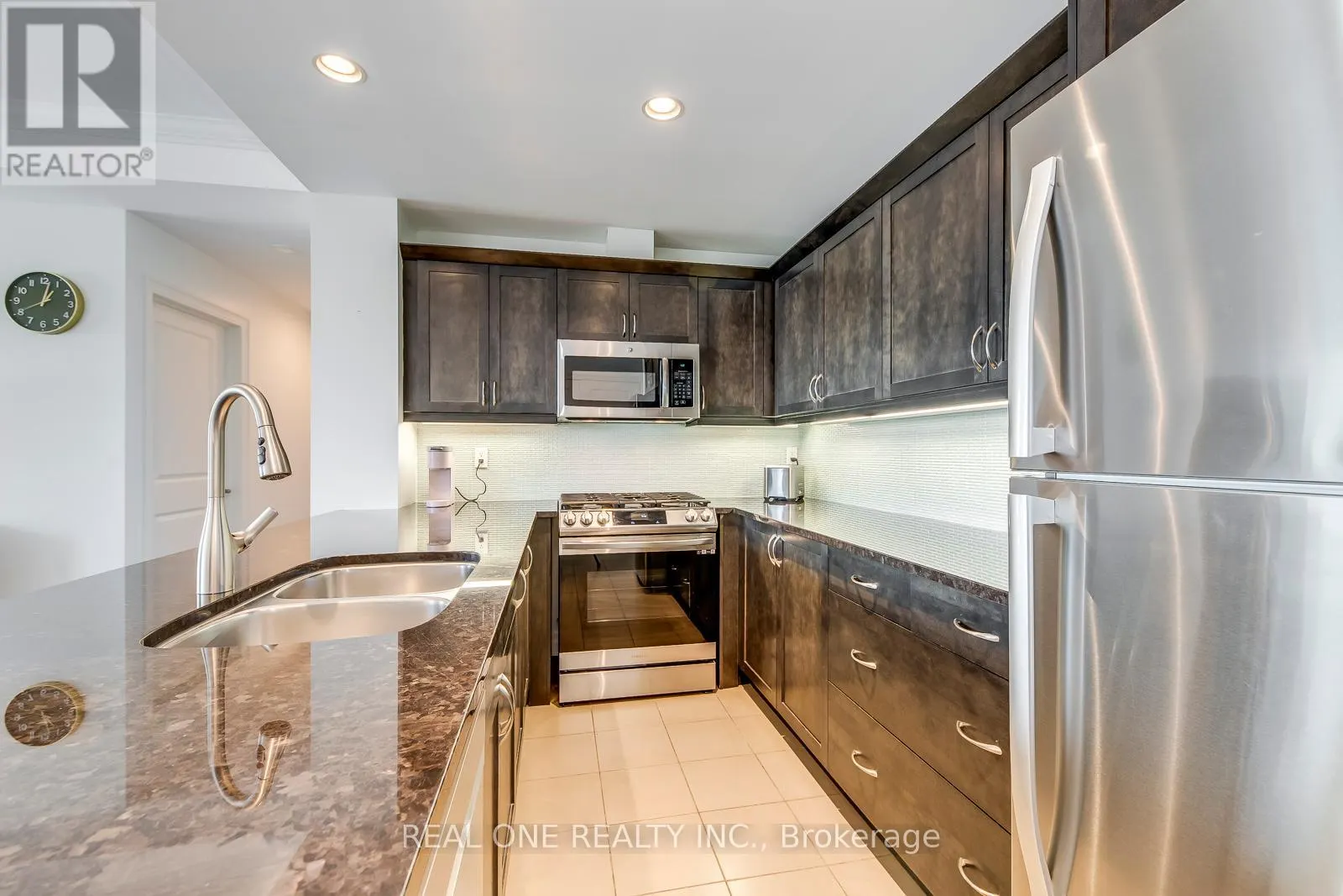 1205 - 360 PEARL STREET