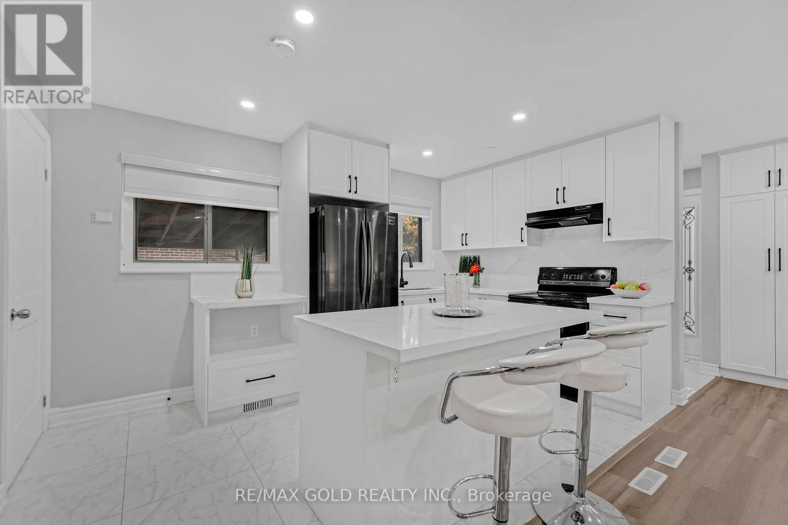 6 MIDHURST DRIVE