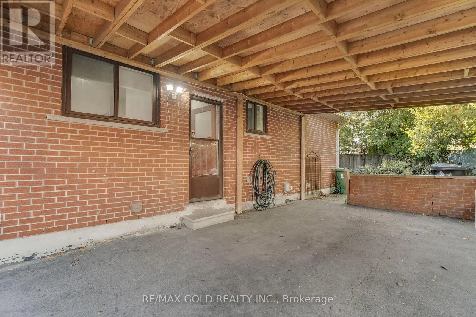 6 MIDHURST DRIVE