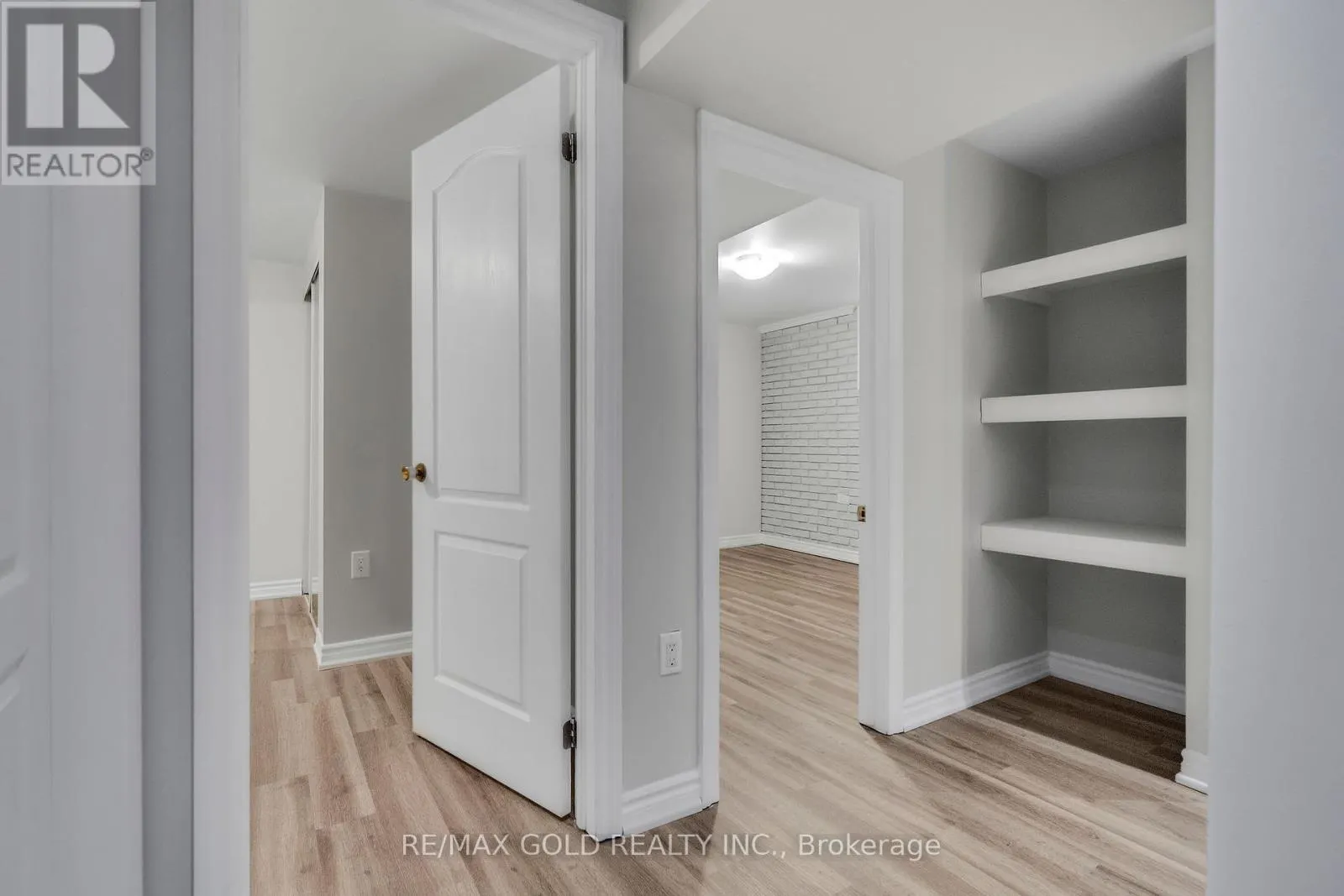 6 MIDHURST DRIVE