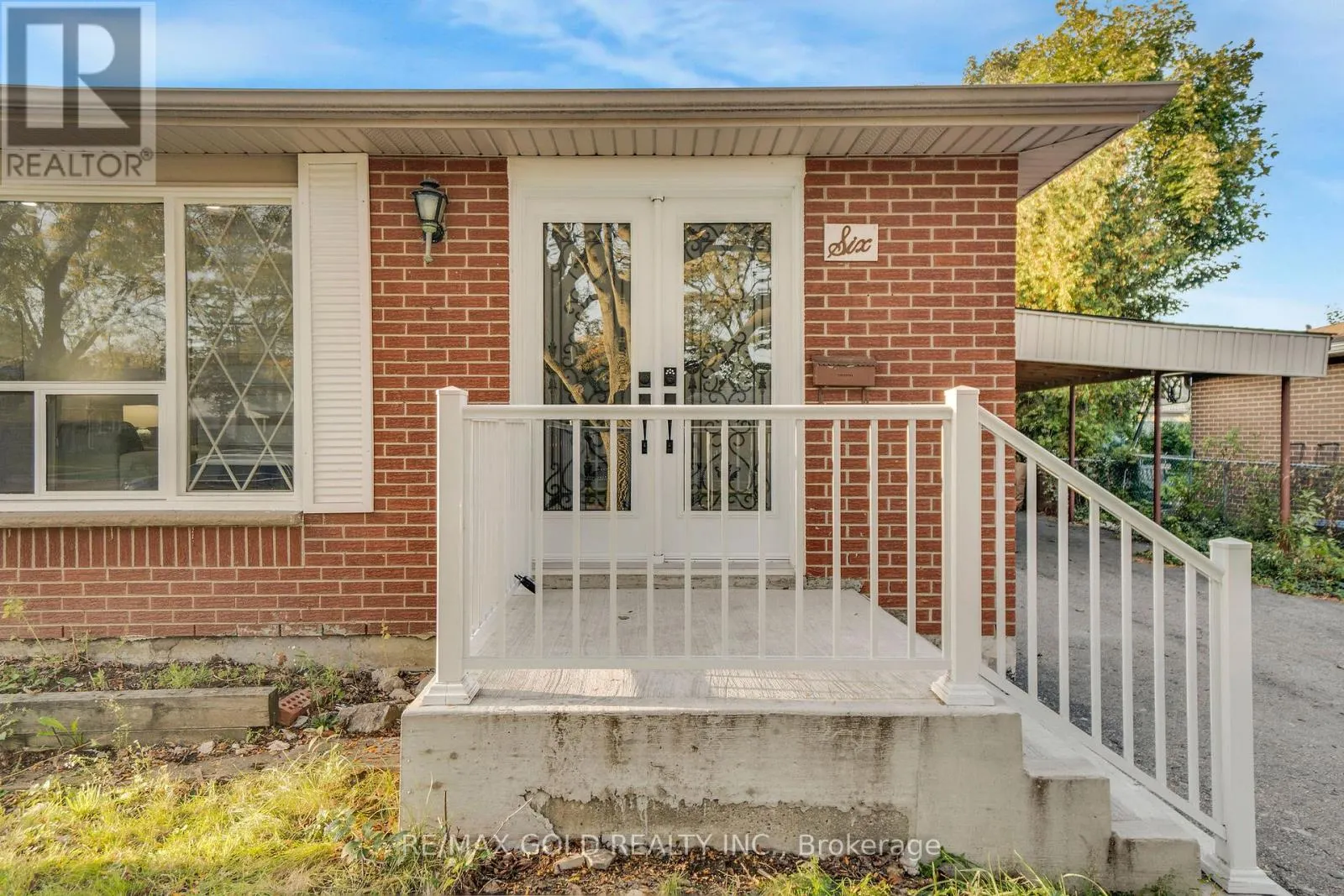 6 MIDHURST DRIVE