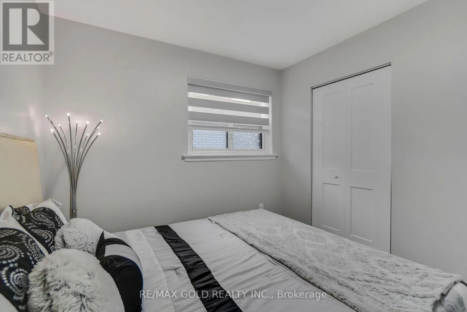 6 MIDHURST DRIVE