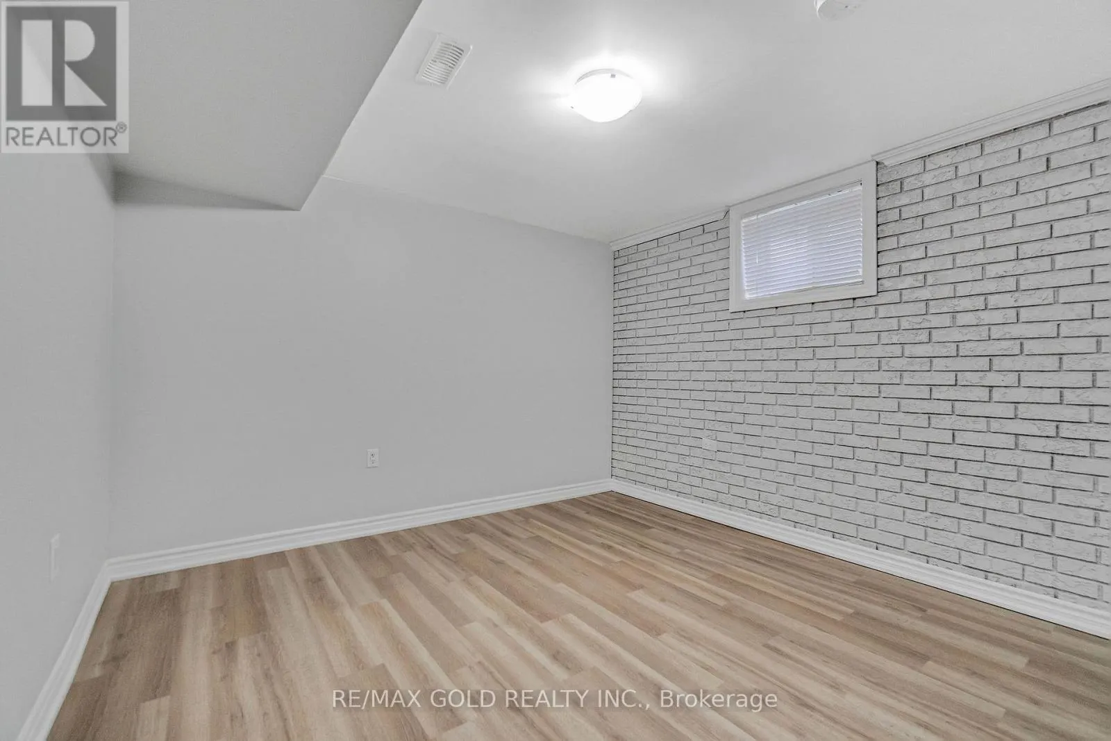 6 MIDHURST DRIVE