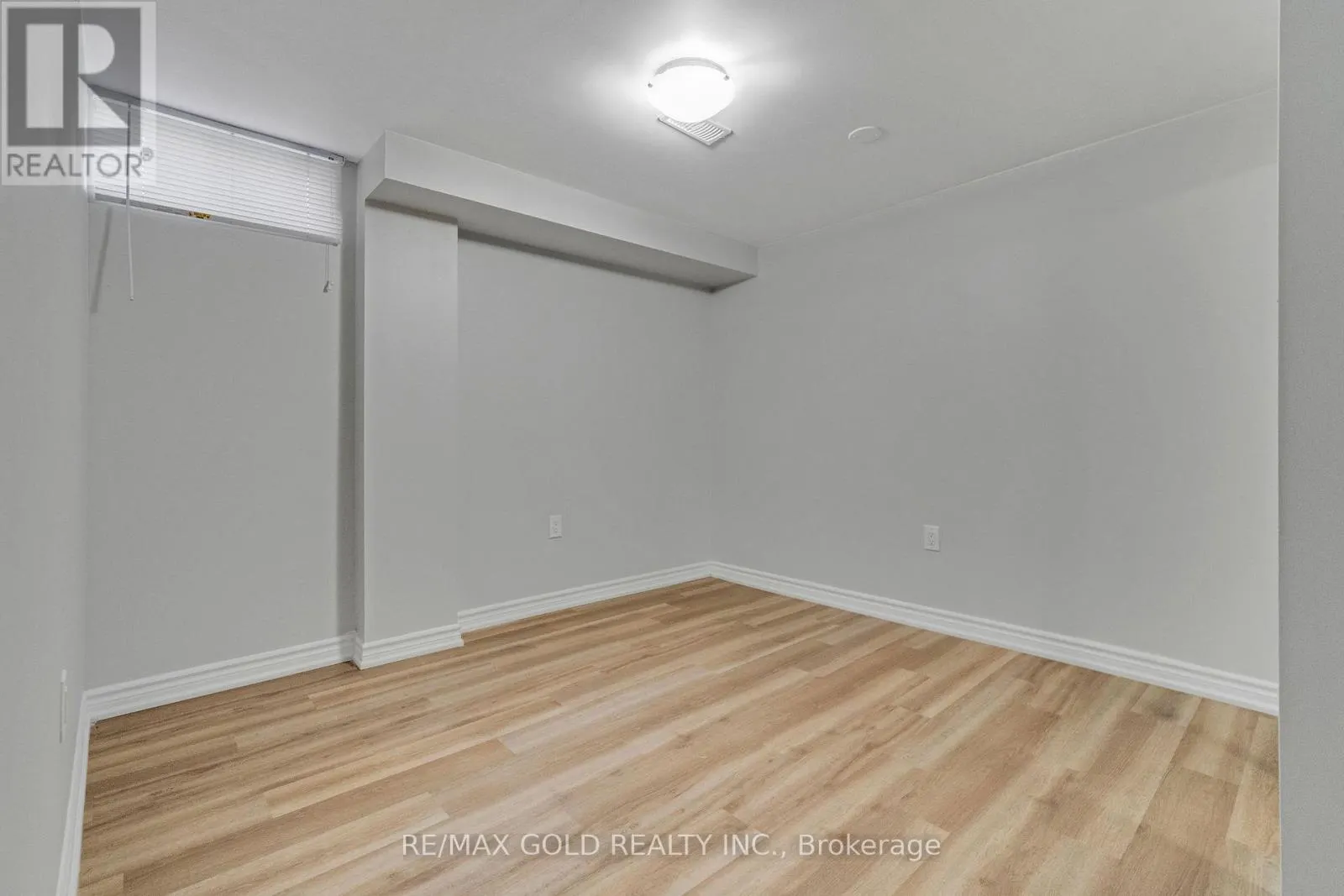 6 MIDHURST DRIVE