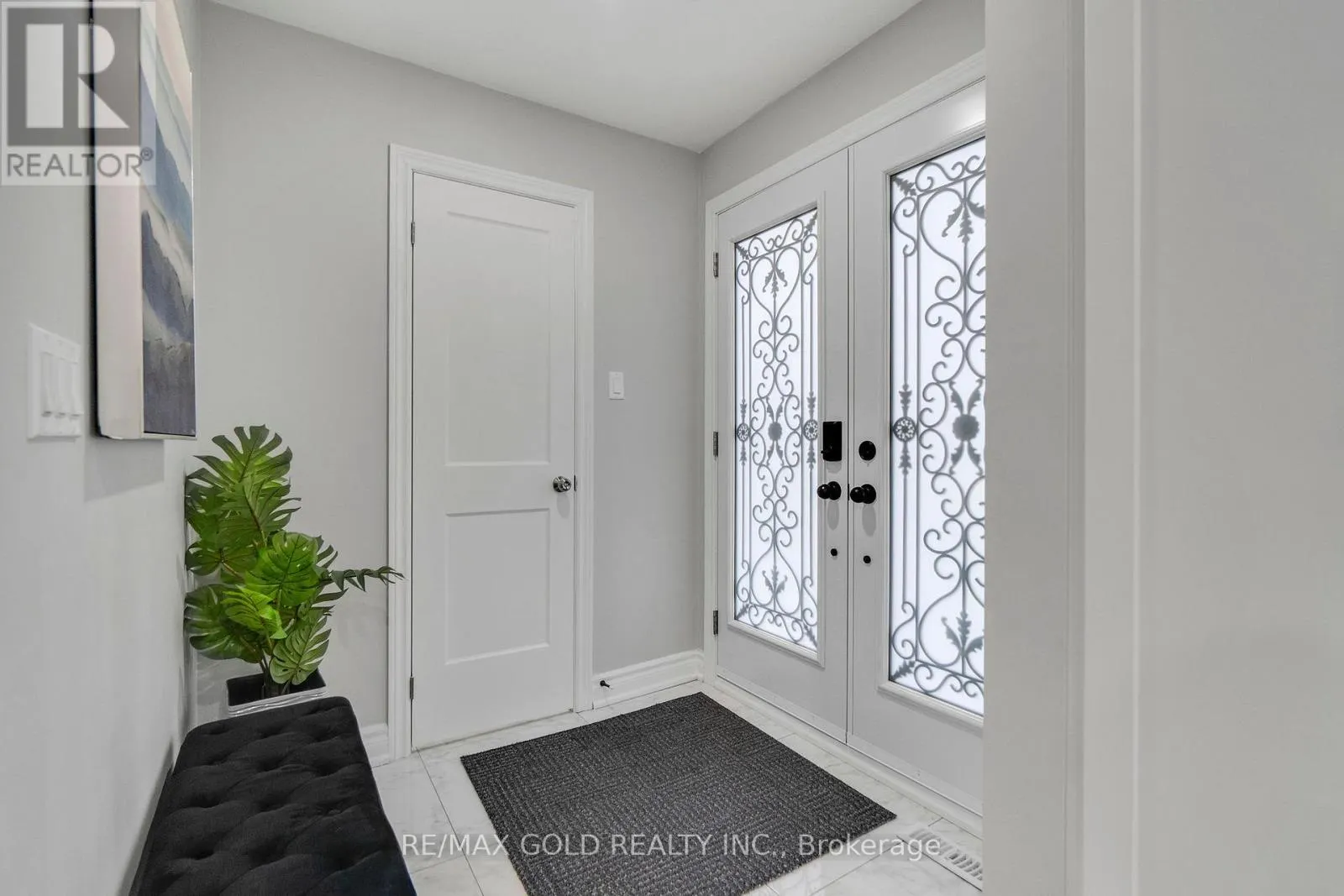 6 MIDHURST DRIVE