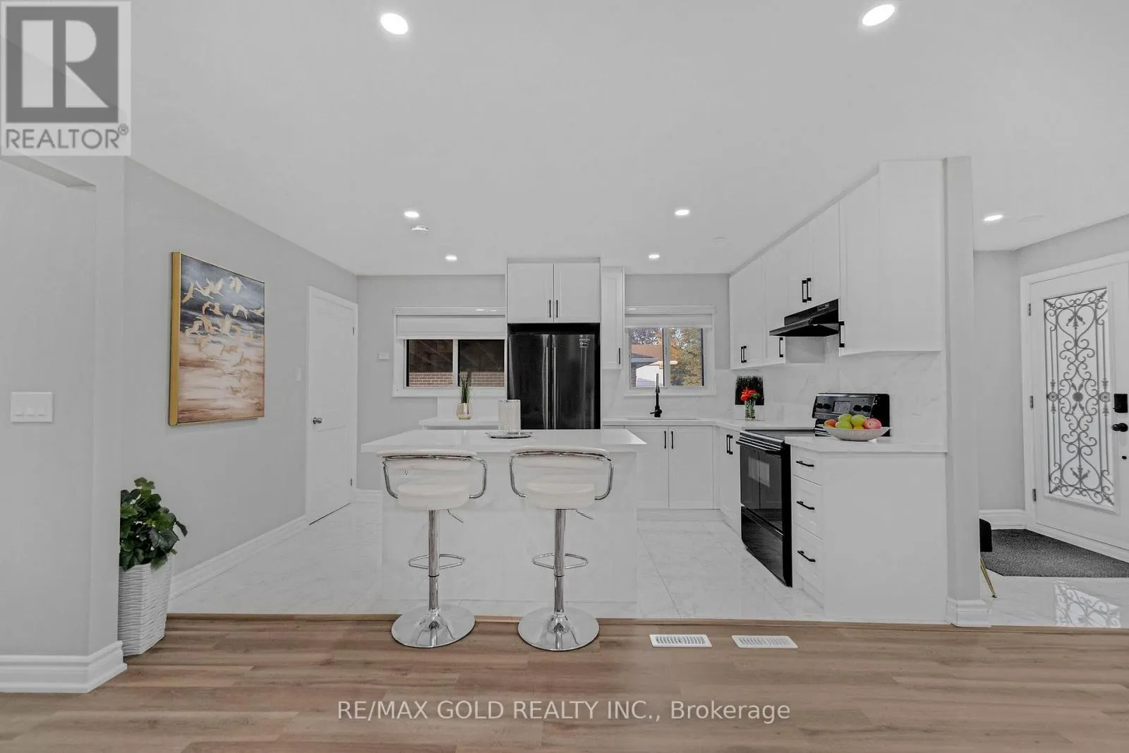 6 MIDHURST DRIVE