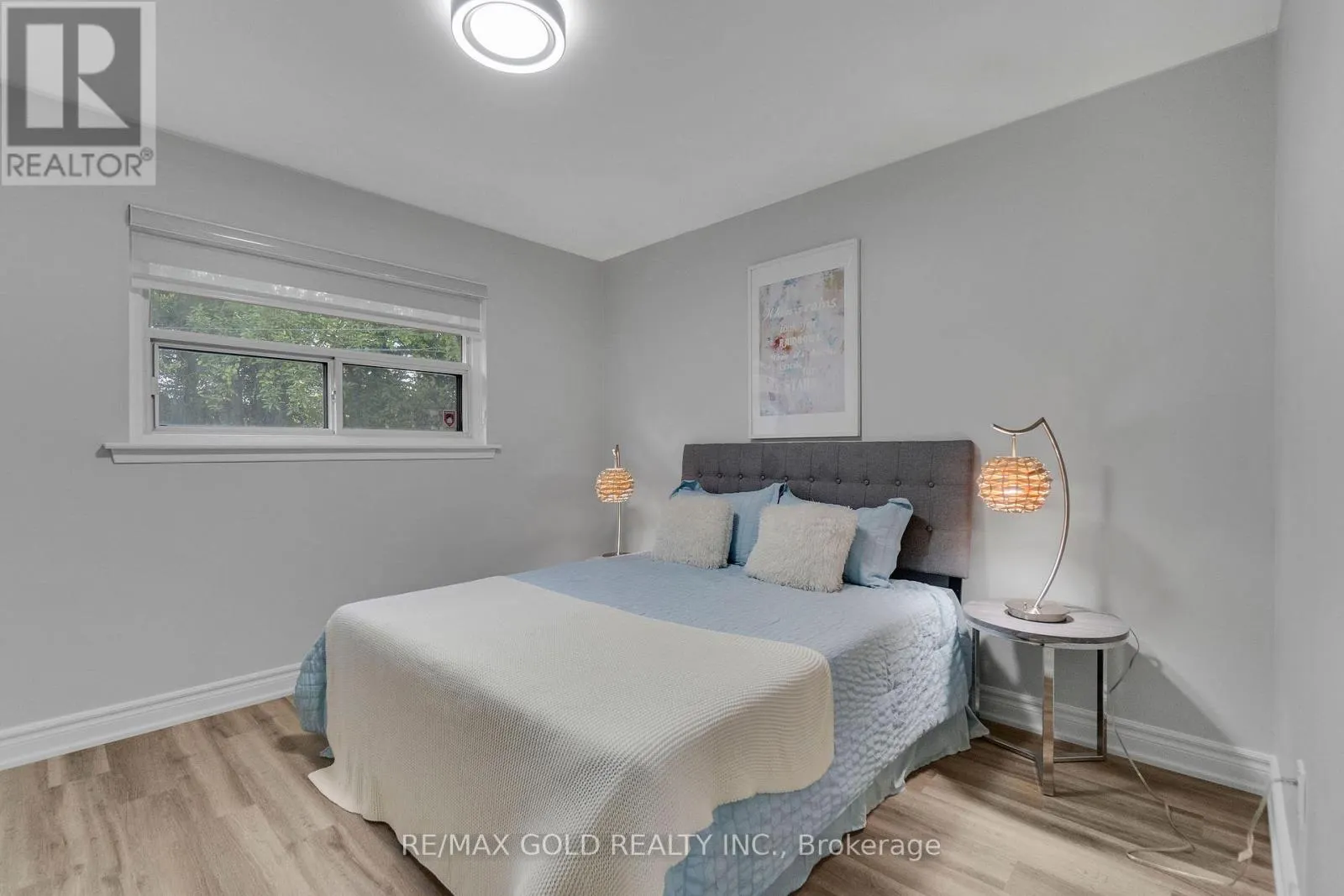 6 MIDHURST DRIVE