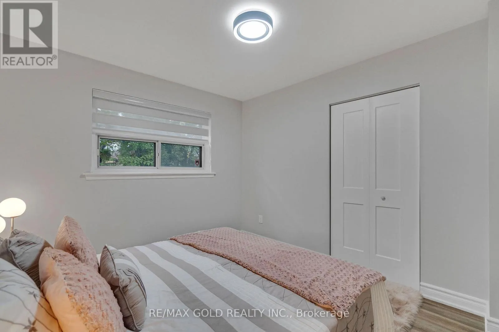 6 MIDHURST DRIVE