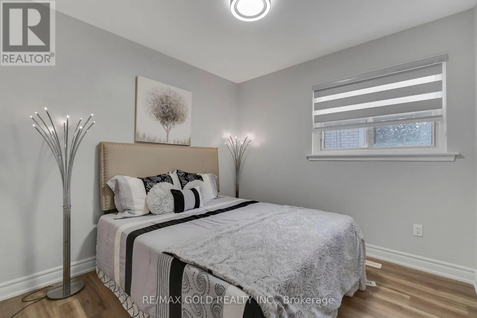 6 MIDHURST DRIVE