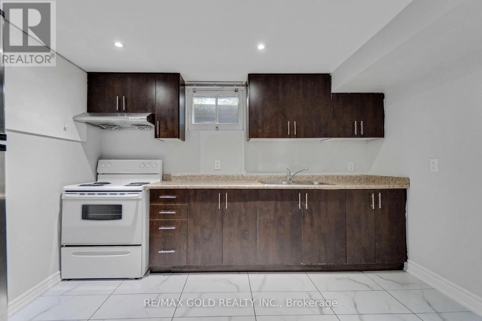 6 MIDHURST DRIVE