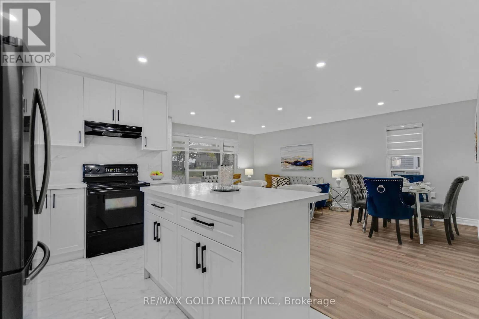 6 MIDHURST DRIVE