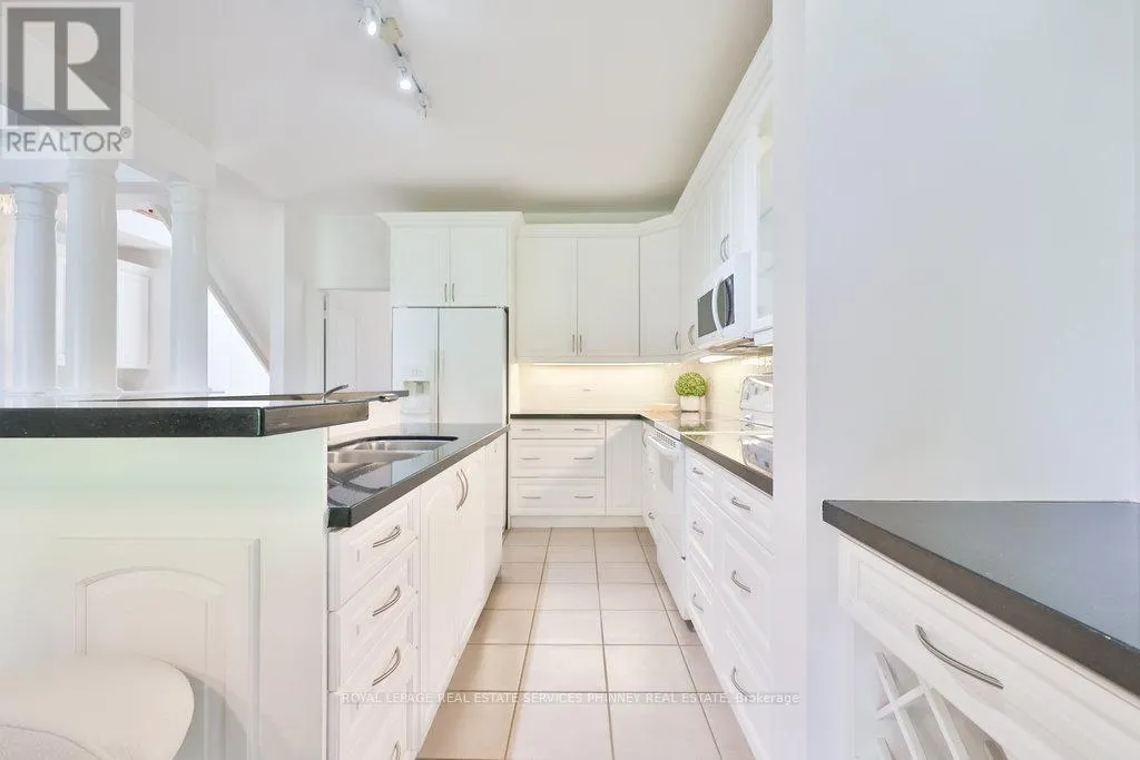27 - 2165 STAVEBANK ROAD