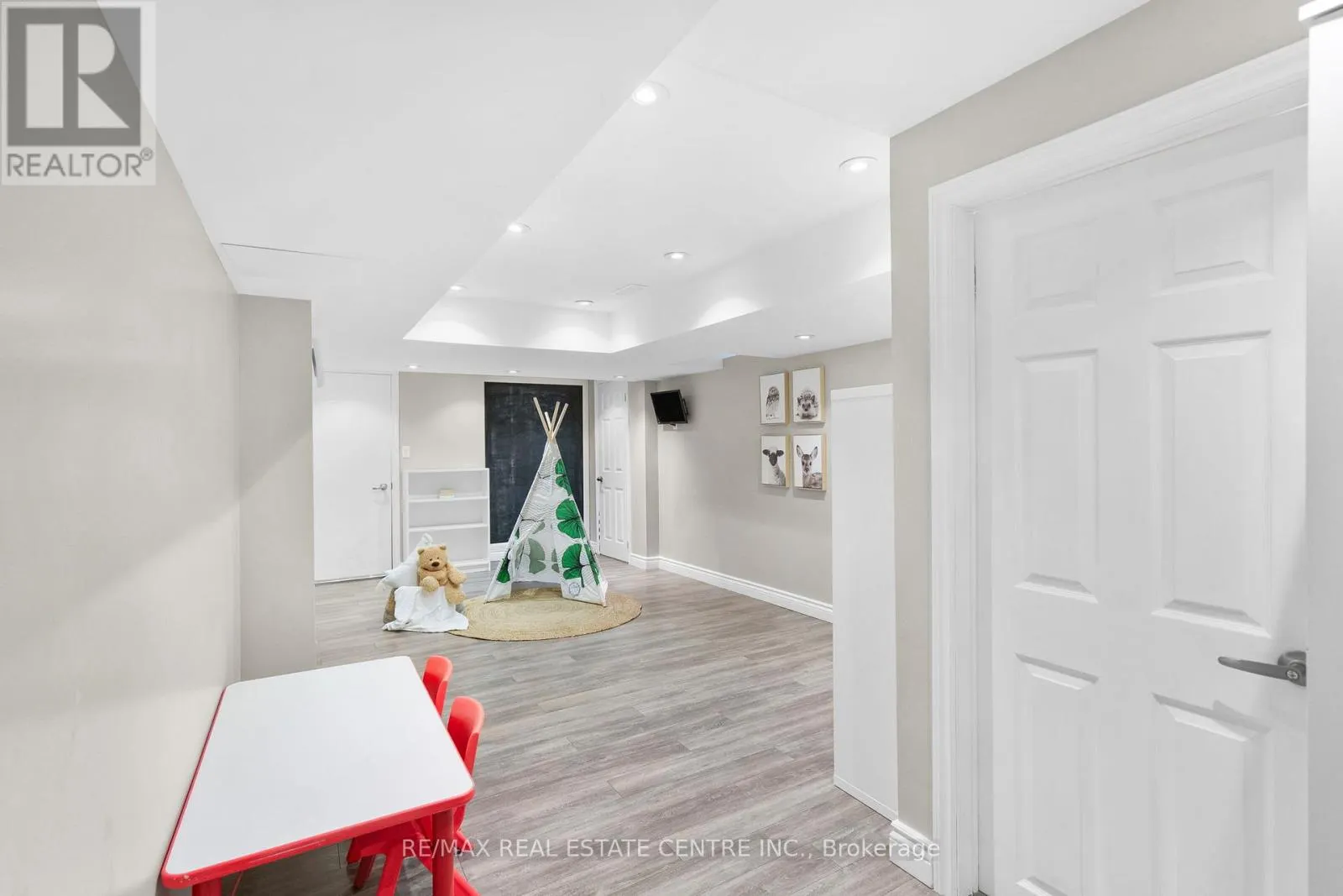 160 MCCREADY DRIVE