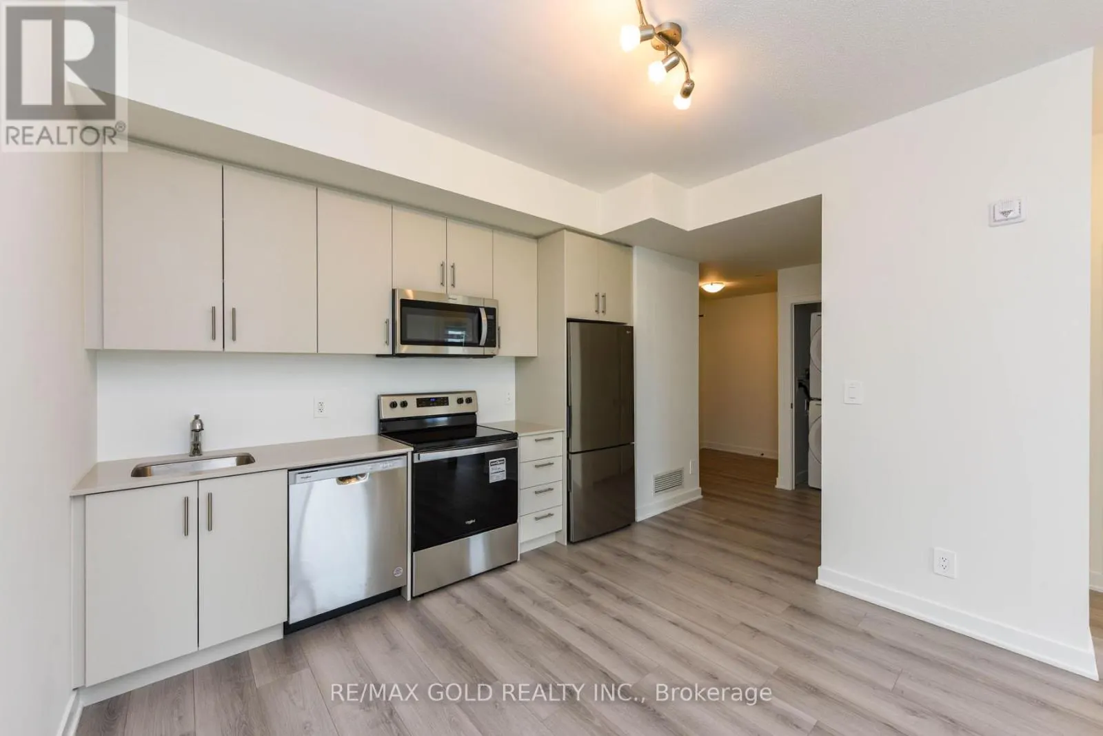 407 - 1440 CLARRIAGE COURT
