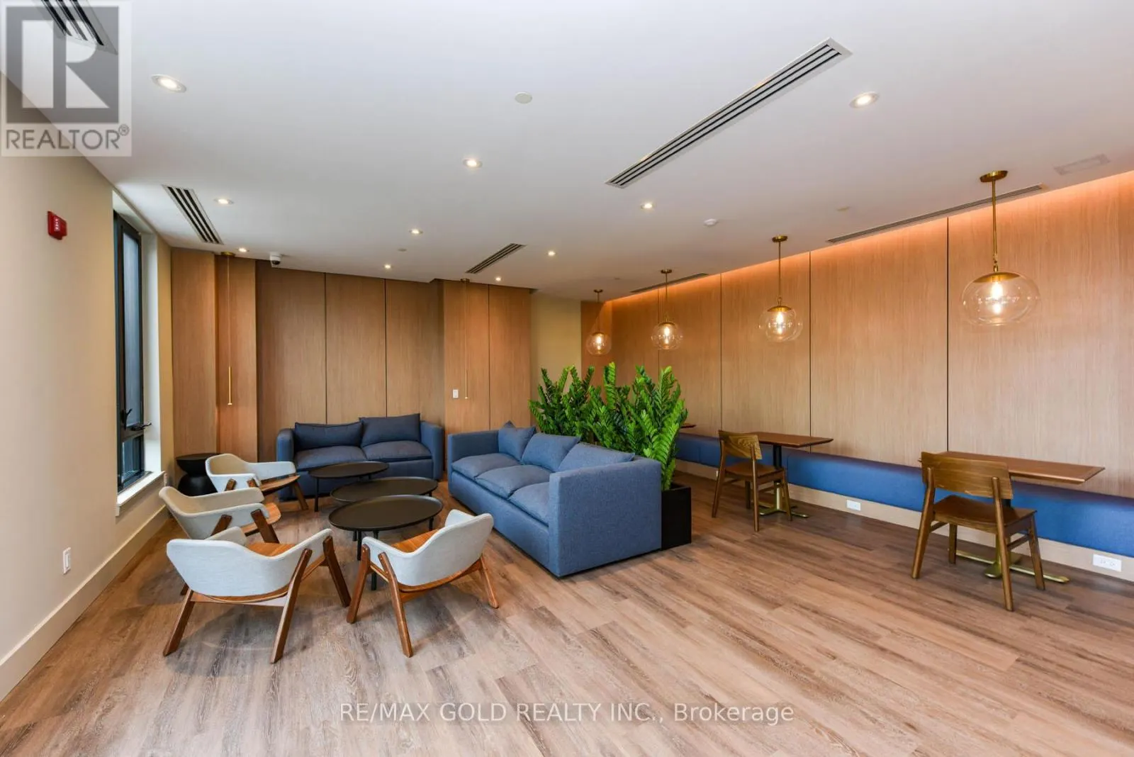 407 - 1440 CLARRIAGE COURT