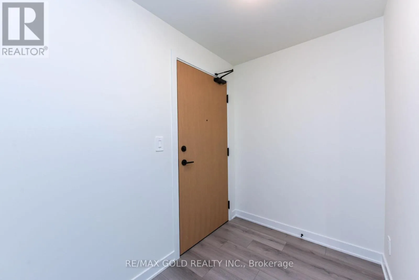 407 - 1440 CLARRIAGE COURT