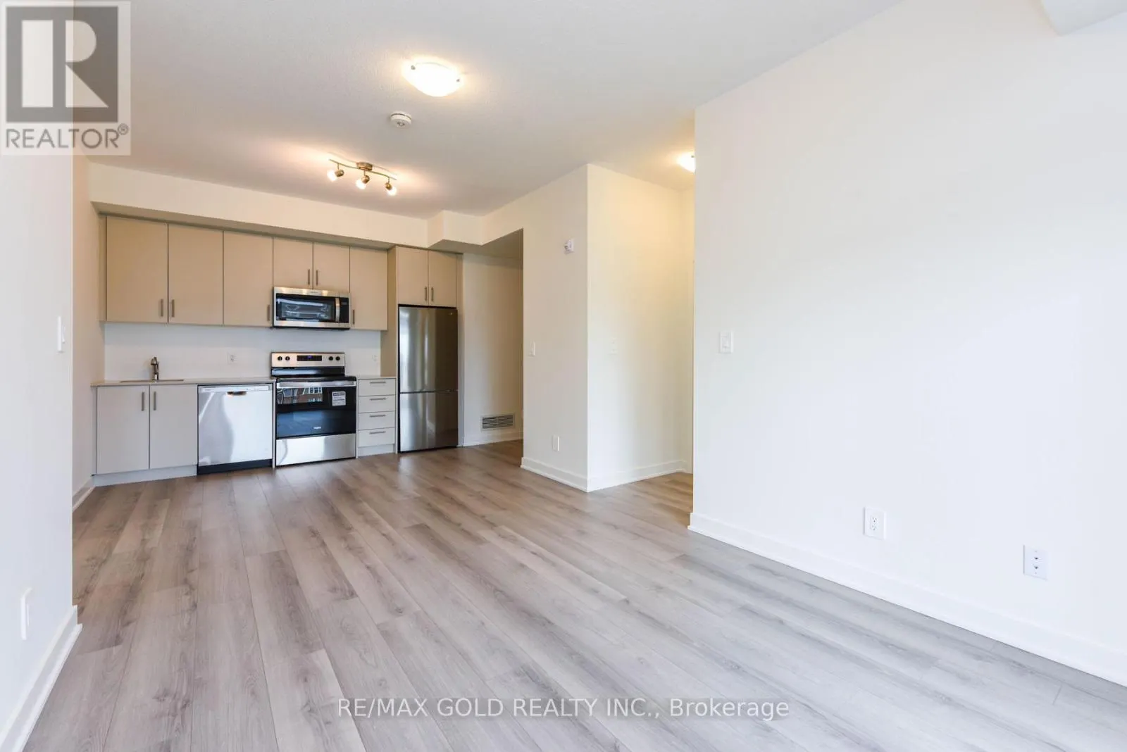 407 - 1440 CLARRIAGE COURT