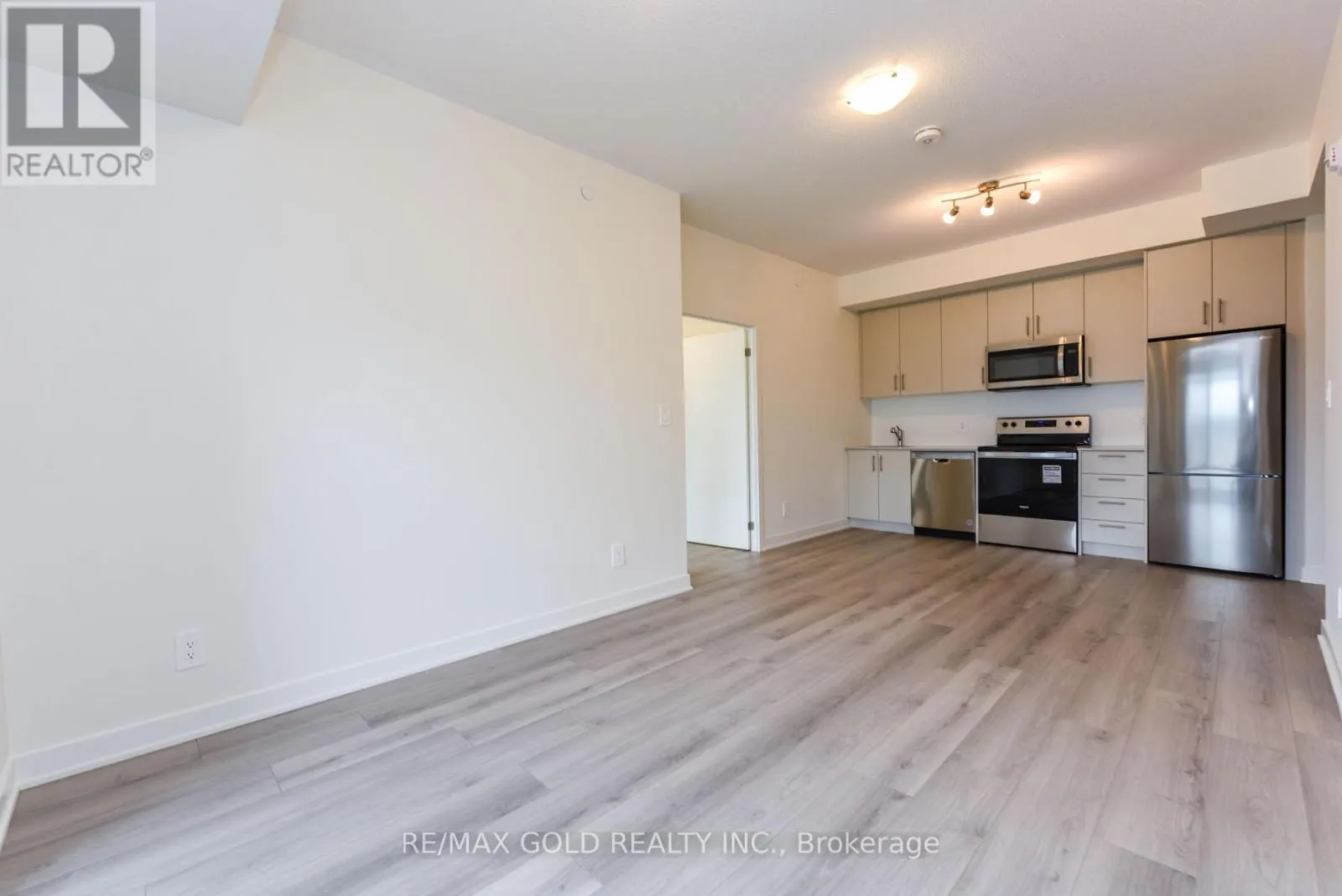 407 - 1440 CLARRIAGE COURT