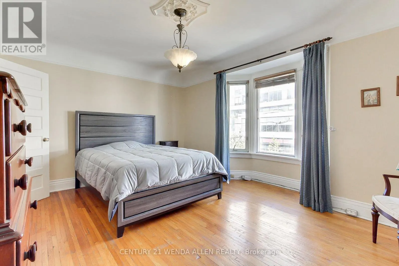 729 DUPONT STREET