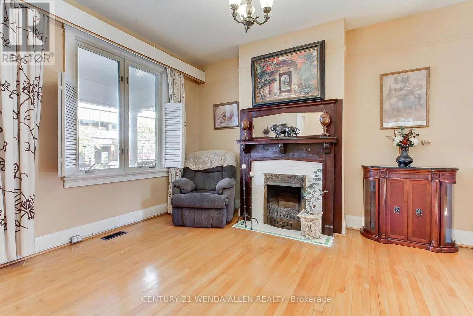 729 DUPONT STREET