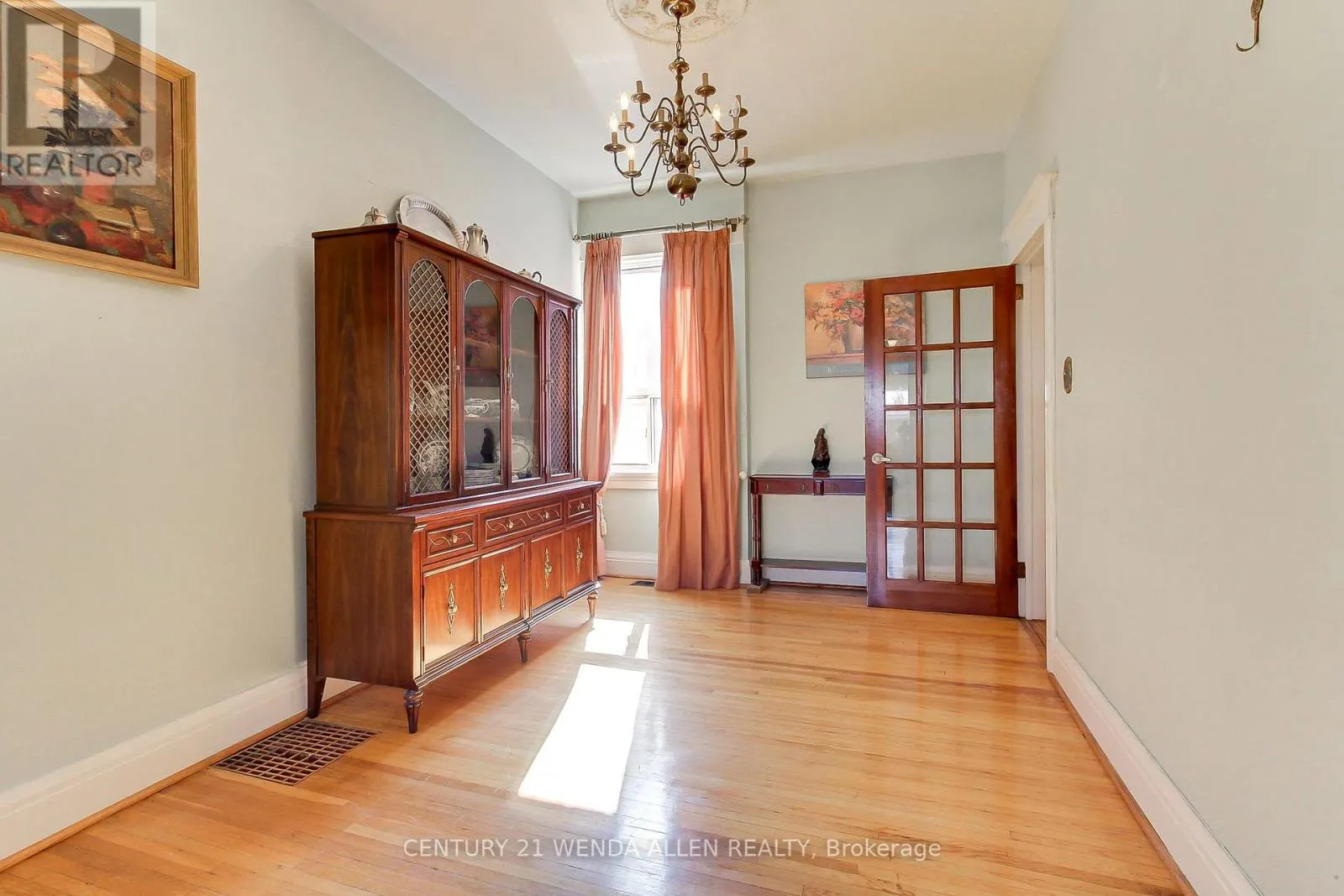 729 DUPONT STREET