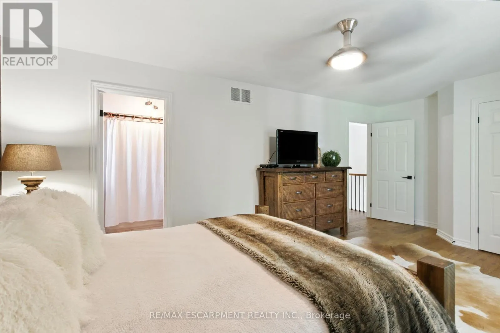 587 SANDCHERRY DRIVE