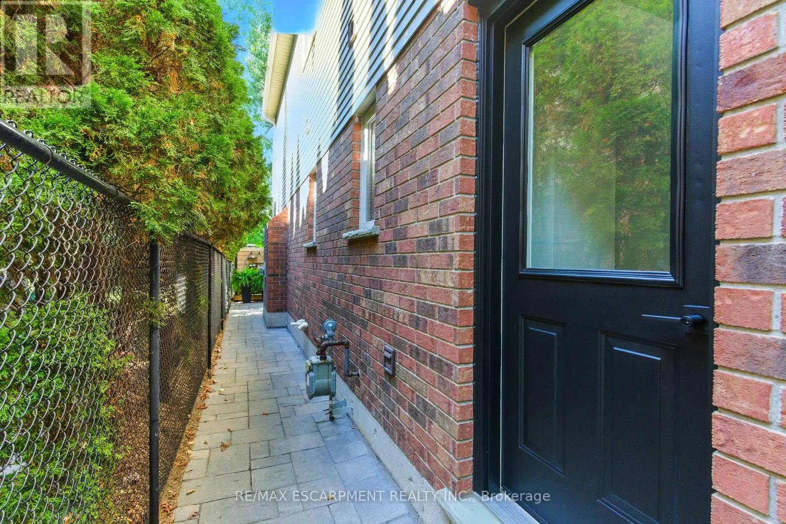 587 SANDCHERRY DRIVE