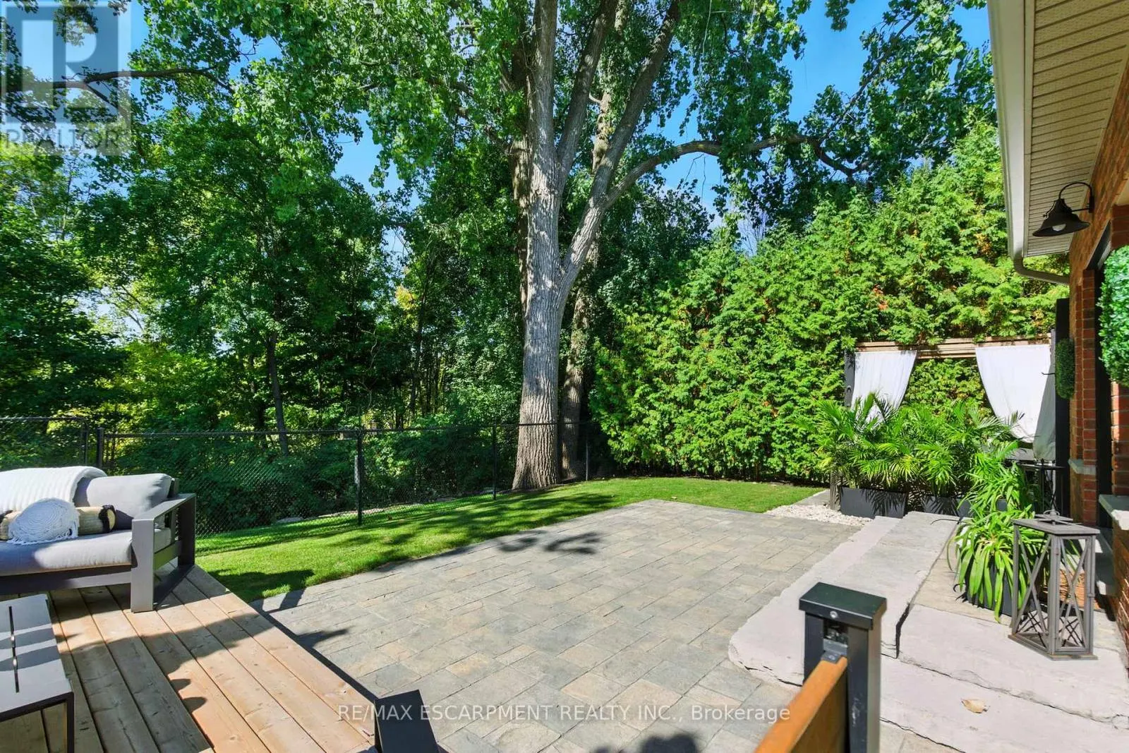 587 SANDCHERRY DRIVE