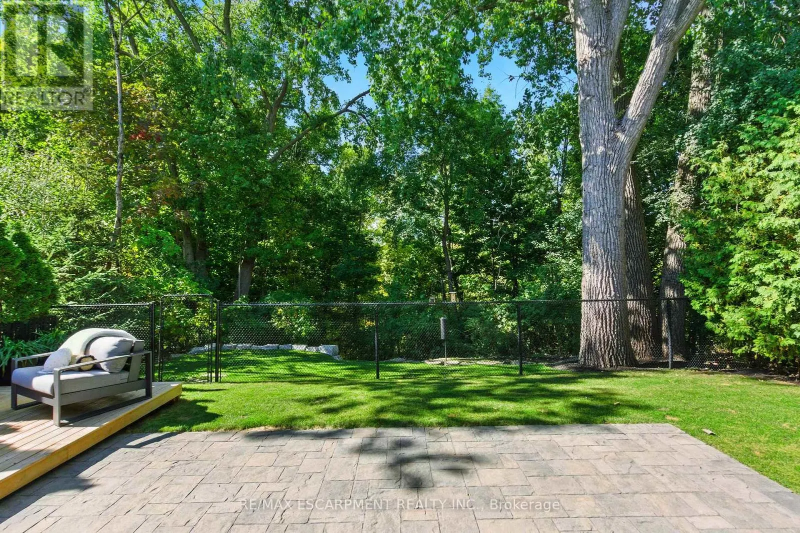 587 SANDCHERRY DRIVE