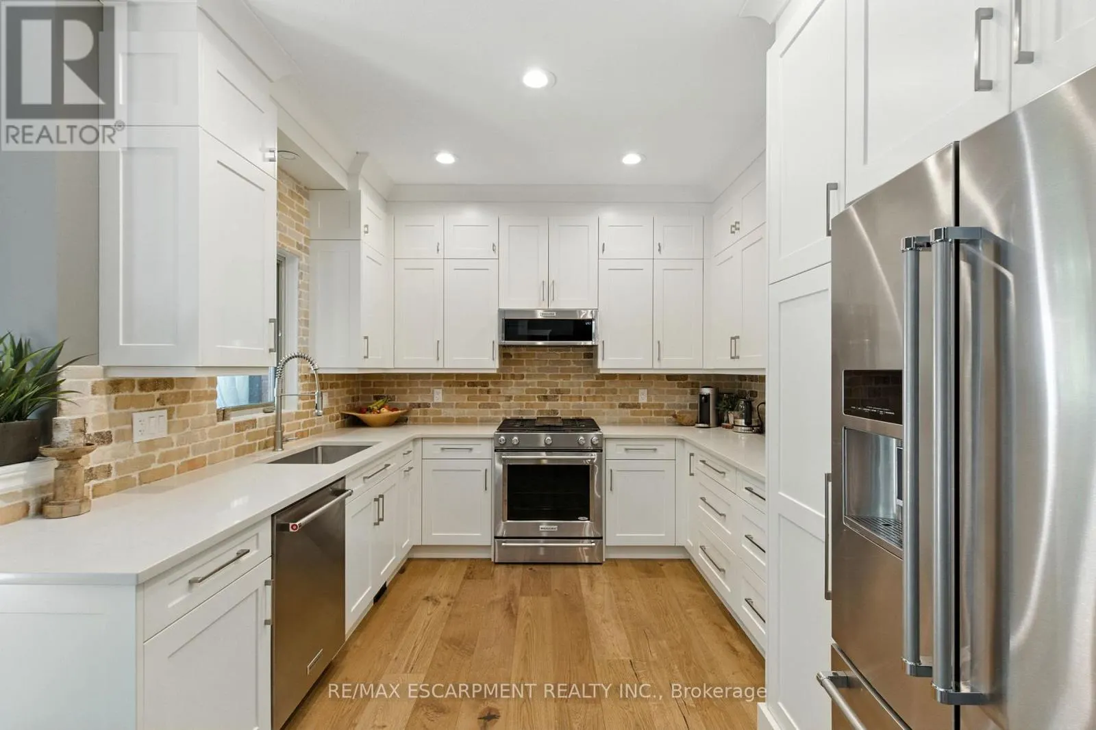 587 SANDCHERRY DRIVE