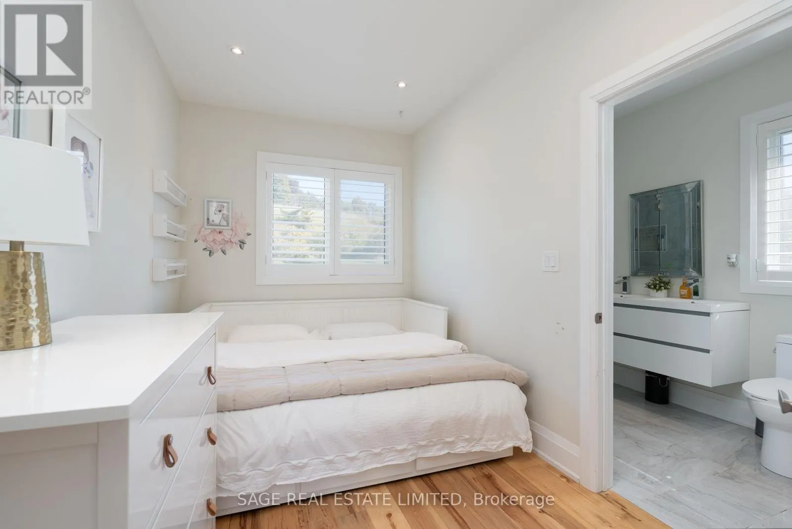 FARM HOUSE SUITE - 15724 HURONTARIO STREET