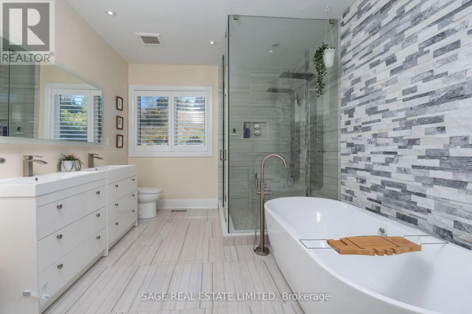FARM HOUSE SUITE - 15724 HURONTARIO STREET